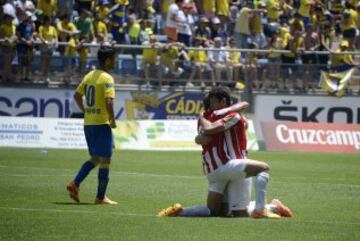 Los jugadores del Bilbao Athletic B celebran el ascenso a Segunda. 