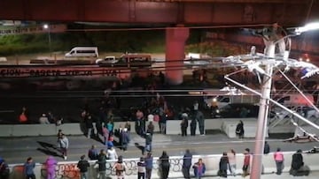 Habitantes de Valle de Chalco, Chalco e Ixtapaluca realizan bloqueo en la autopista México-Puebla, hoy 21 de agosto.