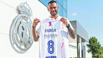 23/07/21  BALONCESTO BASKET 
 REAL  MADRID PRESENTACION NUEVO FICHAJE 
 ADAM HANGA 
 PUBLICADA 24/07/21 NA MA01 1COL
 PUBLICADA 24/07/21 NA MA17 5COL