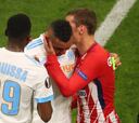 Bonito gesto de Griezmann con Payet: le besó al irse lesionado