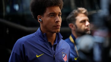 Soccer Football - FIFA Club World Cup - Group B - Atletico Madrid v Botafogo - Rose Bowl Stadium, Pasadena, California, U.S. - June 23, 2025 Atletico Madrid's Axel Witsel arrives before the match REUTERS/Mike Blake