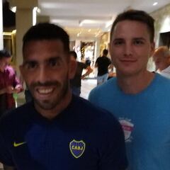 Dunne, el ciclista más alto (2,04), no entra en su foto con Tévez