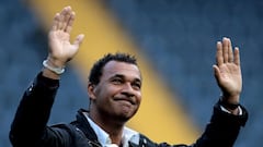 Conte could save Chelsea job by beating Barcelona, claims Gullit