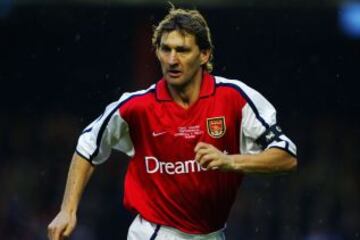 Tony Adams | Arsenal: Toda una vida en Arsenal, desde 1983 al 2002 en los 'gunners'. Ganó 10 títulos en tres décadas distintas.