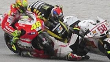 <b>UN IMPACTO BRUTAL. </b>Las motos de Rossi y Edwards colisionaron de forma violenta contra el cuerpo de Marco Simoncelli.