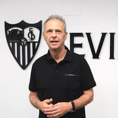 Joaquín Caparrós, nombrado presidente de honor del Sevilla