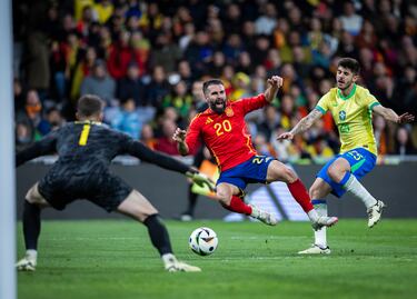 Asistencia de Lamine Yamal para Dani CArvajal dentro del área y Lucas Beraldo, derriba al defensa español.