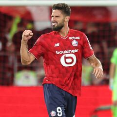 Giroud le gana el duelo a Balogun