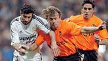 <b>FIGO</B>. El portugués hizo méritos para que el Bernabéu le vuelva a dar crédito. Recuperó dribling, carrera y marcó de penalti