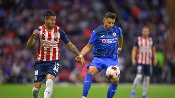 (L-R), Carlos Cisneros of Guadalajara and Angel Romero of Cruz Azul during the game Cruz Azul vs Guadalajara, corresponding to day 14 of the Torneo Clausura Grita Mexico C22 of Liga BBVA MX, at Azteca Stadium, on April 16, 2022.
<br><br>
(I-D), Carlos Cisneros de Guadalajara y Angel Romero de Cruz Azul durante el partido Cruz Azul vs Guadalajara, correspondiente a la jornada 14 del Torneo Clausura Grita Mexico C22 de la Liga BBVA MX, en el Estadio Azteca, el 16 de Abril de 2022.