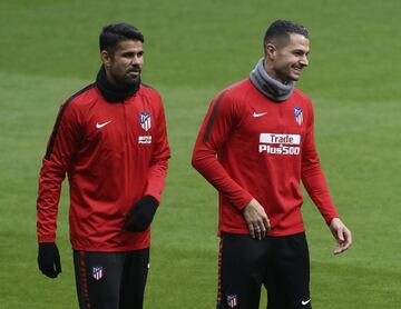 VItolo y Diego Costa en el entrenamiento posterior a su presentación en el Wanda Metropolitano 