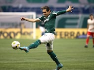 Soccer Football - Brasileiro Championship - Palmeiras v Internacional - Allianz Parque, Sao Paulo, Brazil - July 24, 2022 Palmeiras' Raphael Veiga REUTERS/Carla Carniel