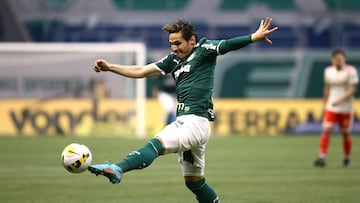 Soccer Football - Brasileiro Championship - Palmeiras v Internacional - Allianz Parque, Sao Paulo, Brazil - July 24, 2022 Palmeiras' Raphael Veiga REUTERS/Carla Carniel