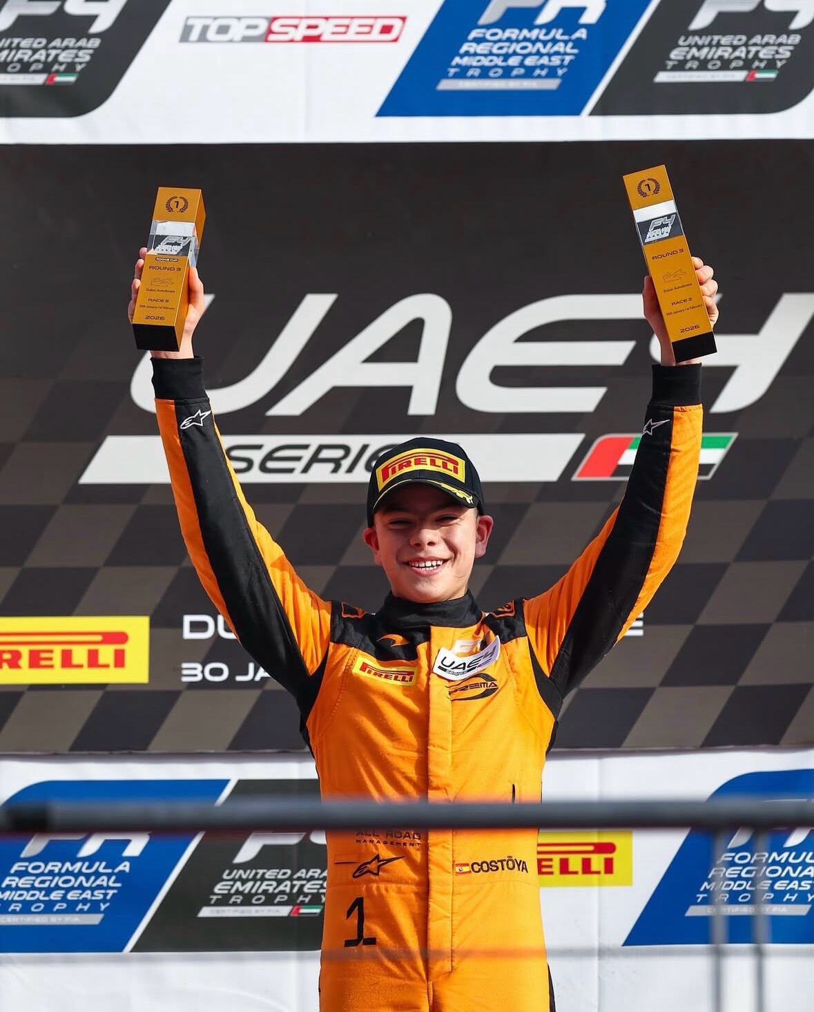 Christian Costoya celebra su victoria en las UAE4 Series de Dubái.