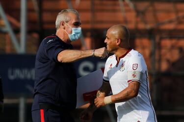 “No podía convivir con eso”: el silencioso retiro de uno de los DT más exitosos de Chile