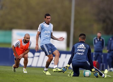 Javier Mascherano y Angel Di Maria.