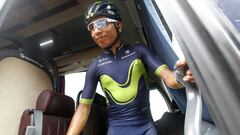 Nairo Quintana sale del autob&uacute;s del Movistar antes de la 13&ordf; etapa entre Reggio Emilia y Tortona.