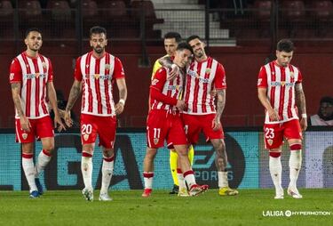 Un nuevo doblete del máximo goleador de LaLiga, le sirvió al Almería para acabar con la Cultural y colocarse en ascenso directo. El centrocampista derrocha calidad y oportunismo, claves en sus dos tantos.
 
