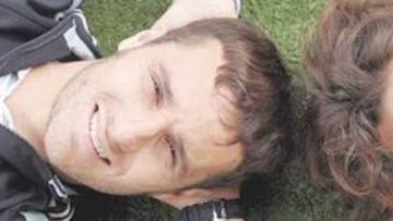 <b>POSARON PARA AS. </b>Helguera y Pavón formarán en el eje de la zaga en el partido ante el Barcelona. Samuel cumplirá su sanción por amarillas.