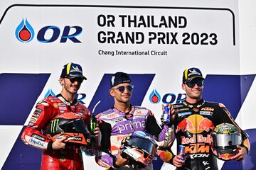 Jorge Martín, Francesco Bagnaia y Brad Binder en el podio del Gran Premio de Tailandia de Moto GP.