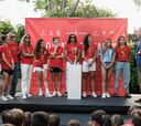 Las campeonas del mundo desatan la euforia en las calles de Ibiza