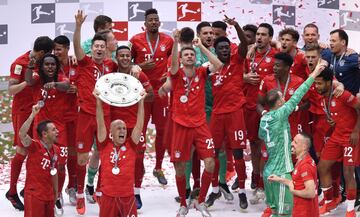 Bayern Múnich goleó al Frankfurt 5-1 y se coronó campeón de la Bundesliga. 