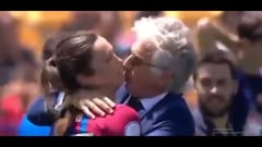 El beso incómodo de Xavier Puig a Ingrid Syrstad que no han condenado como el de Rubiales