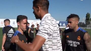 Incómodo momento de Mariano para despedirse de Varane
