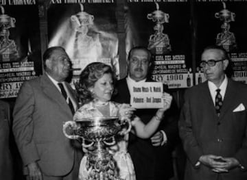 Presentación del Trofeo de 1975. Participaron el Real Madrid, Real ZAragoza, Dinamo de MOscú y Palmeiras. El vencedor ese año fue el Palmeiras.