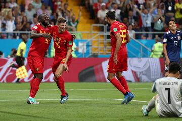 3-2. El gol de la victoria. Nacer Chadli celebró el tercer tanto.