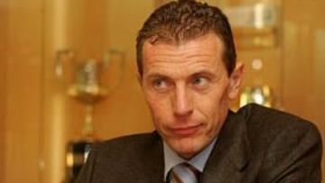 <b>'CASO SOLARI'. </B>"Solari es un jugador ejemplar y buena persona, pero es el Real Madrid el que debe elegir el cómo y el cuándo del tema", zanjó el vicepresidente.