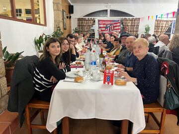 Miembros de la peña atlética Arenas de Valdeolivas en su séptimo aniversario. 