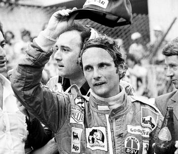 Hasta que no lleg¨® a Ferrari en 1974, el austriaco no supo lo que era tener un coche ganador, y no tard¨® en aprovecharlo¡ Porque ese mismo a?o arras¨® en clasificaci¨®n con hasta nueve poles, muchas m¨¢s que el siguiente (Fittipaldi con dos), aunque no le dio para ganar el t¨ªtulo. S¨ª que lo conseguir¨ªa en 1975 con el mismo n¨²mero de poles. Despu¨¦s, ya no volver¨ªa a repetir una temporada tan arrolladora como esas en este apartado, ni en 1977, la de su segundo t¨ªtulo con solo dos poles, ni en 1984, cuando conquist¨® su tercera corona sin una sola pole.