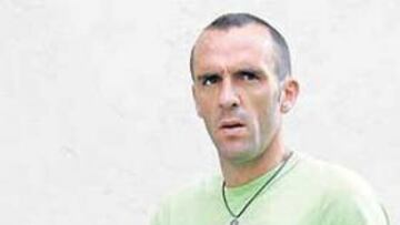 <b>UNA OPCIÓN. </b>Jesús Mari Serrano podría debutar en Primera División a sus 33 años. El navarro es una de las opciones que maneja Luis César para ocupar el lateral derecho.