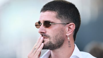 FORT LAUDERDALE, FLORIDA - JULY 26: Rodrigo de Paul, Inter Miami CF new signing, gestures outside the pitch prior to the MLS match between Inter Miami CF and FC Cincinnati at Chase Stadium on July 26, 2025 in Fort Lauderdale, Florida. Carmen Mandato/Getty Images/AFP (Photo by Carmen Mandato / GETTY IMAGES NORTH AMERICA / Getty Images via AFP)