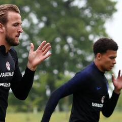 Tottenham players could cost England at World Cup - Adams