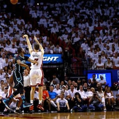 Dragic lanza a los Heat en un 'Game 7' horrible de Kemba
