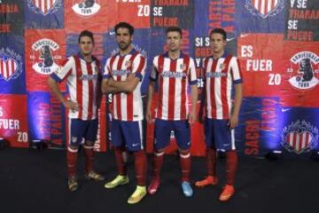 Los jugadores del Atlético de Madrid, Jorge "Koke" Resurrección, Raúl García, Gabi Fernández y Javier Manquillo, de izda a dcha, durante la presentación de la primera vestimenta que el equipo lucirá la próxima temporada.