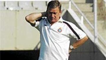 <B>CON EL AUTOBÚS</B>. Clemente tiene claro que ante el líder Valencia volverá a jugar con una zaga de cinco.