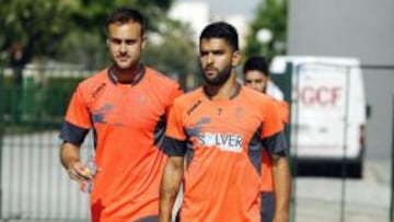 Cala, izquierda, y Candeias, en un entrenamiento del Granada.