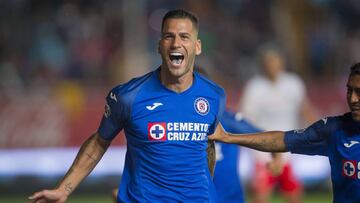 Méndez: "Tuve ofertas para irme, pero me quiero estar en Cruz Azul"