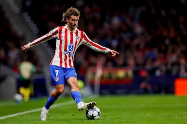 Real Sociedad (2009-14 | 6 partidos) | Atlético de Madrid (2014-19 y 2021-actualidad | 87 partidos) | F. C. Barcelona (2019-21 | 16 partidos) | El delantero francés ha jugado 109 partidos y ha anotado 43 goles con los tres clubs en los que ha estado.