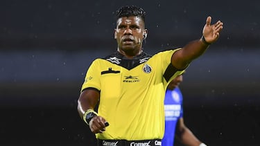 Ex árbitro de Liga MX levanta polémica: “Las jugadas divididas se las tienes que dar a equipos grandes como América y Chivas”