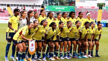 Jugadoras de la Selección Colombia antes de un partido en el Mundial Femenino Sub 20.
