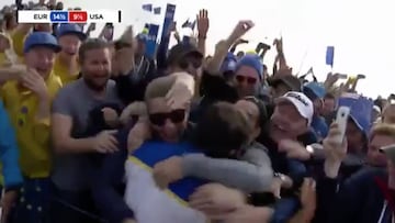 Rahm desatado celebrando con los fans y bañado en cerveza