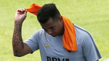 Edwin Cardona sufre una molestia física y sale del entrenamiento de Boca Juniors