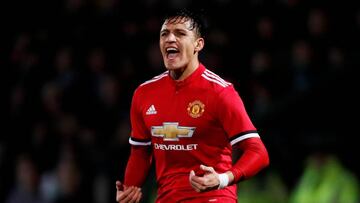 El United golea y pasa a octavos en el debut de Alexis Sánchez