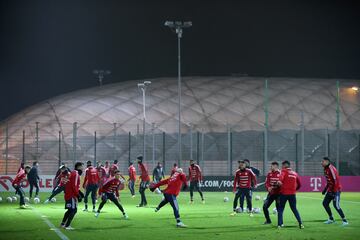 Los jugadores de Chile durante el entrenamiento de ayer en Polonia.