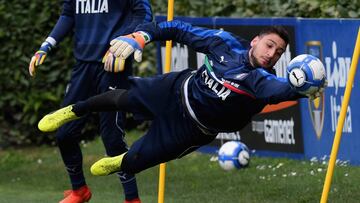 Donnarumma entrando con Italia.