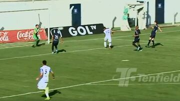 Cabezazo letal: el gol del chileno que dio el salto en Uruguay